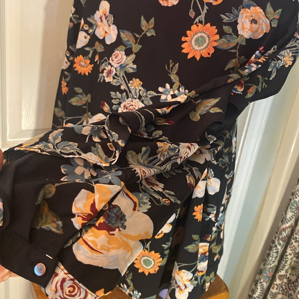 Ava & Viv Black Floral Blouse - Picture 11 of 13